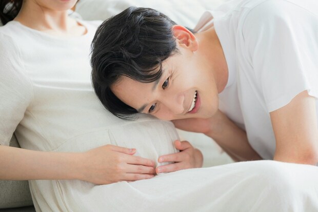 "愛妻家"は偽りの姿…里帰り中にアプリで「恋人募集」するクズ夫に、親友と仕掛ける復讐劇｜妻の妊娠中にマチアプ登録した夫