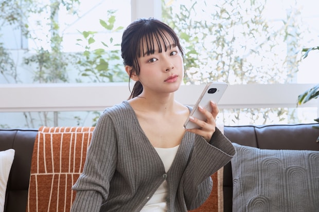 スマホ　悩む　女性