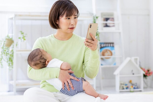 女性　赤ちゃん