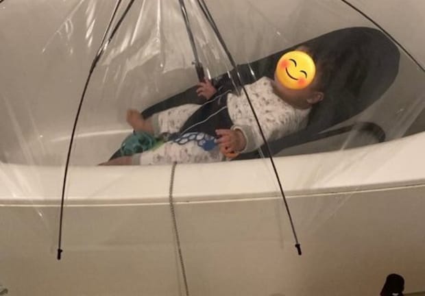 ワンオペお風呂、赤ちゃんとの入り方が画期的！身近なもので焦らず入れる方法に3万いいね