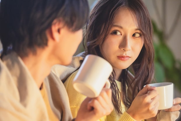 　会話　夫婦　夜　真剣