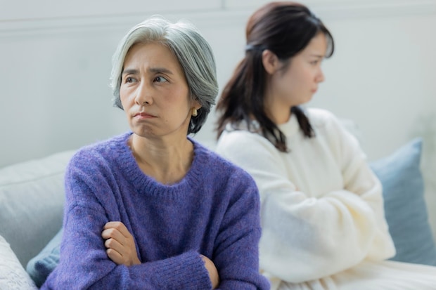 母　嫁　けんか　ソファ