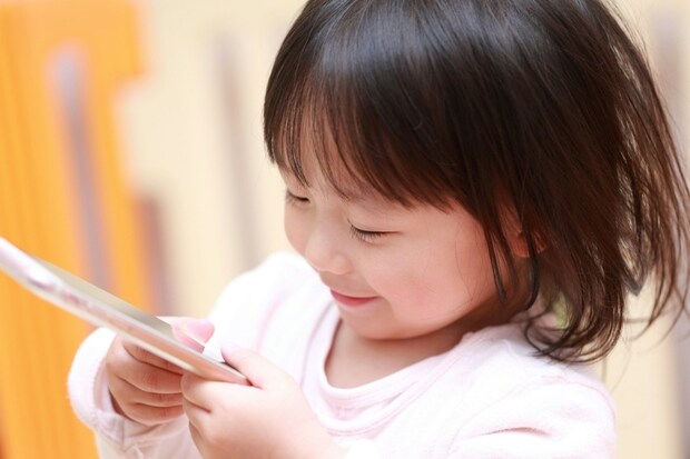 電話で「買ってきて!」ママ→娘→パパの【伝言ミス】に6万いいね「愛おしい」「伝言ゲーム」