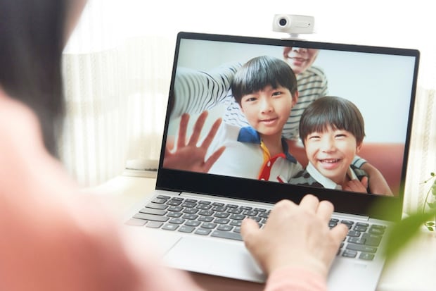 父子帰省でテレビ電話→画面越しの【不機嫌義母】に気まずい嫁「気にしないでOK」「ご機嫌取り不要」