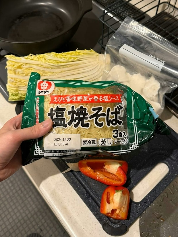 え、これアリ?袋焼きそばを“ラーメン化”したら別物レベルに…1.9万いいね「天才」「食べたい」