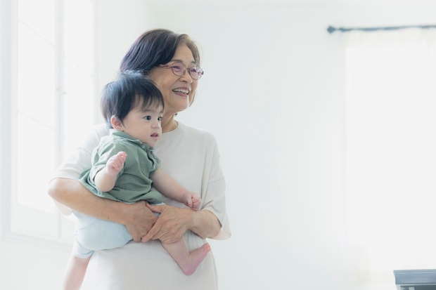 母　孫　抱っこ