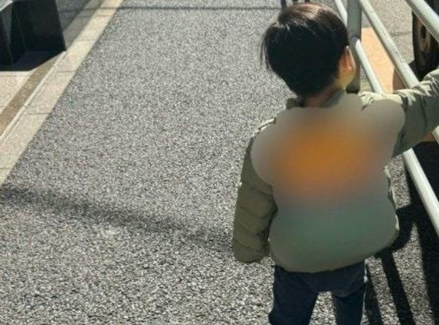 「やめなさい」500回くらい言った→3歳男児が大好きな【掃除】あるあるに共感「わが家もです」