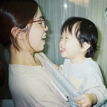 「母子ともに危険だった」壮絶な出産→現在の姿をとらえた写真に反響【心震える投稿】に2千いいね