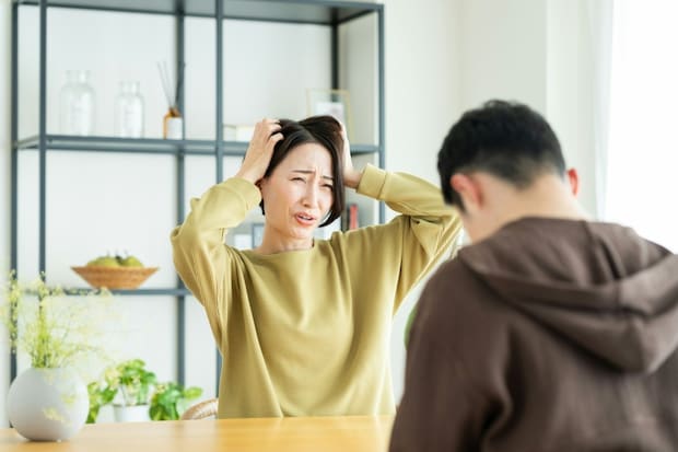 買い物中の"音声返信"が苦痛…これって普通？「やめて」が通じない夫