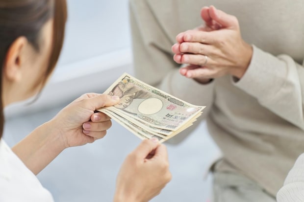【年間30万円】帰省だけで使う夫→金遣いの荒さに「もう余計なお金は出さない!」妻の怒り爆発