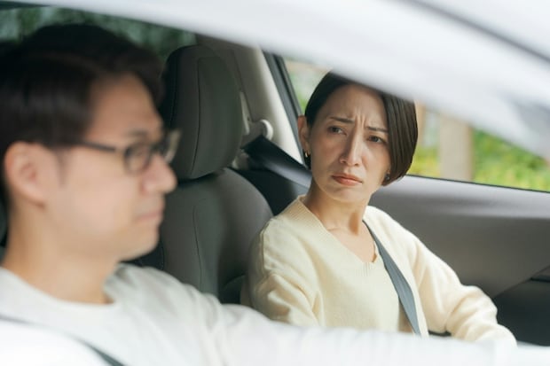 「駐車場どこ?」出発してから言い出す夫にイライラ…タバコ吸ってる間に調べられないの?