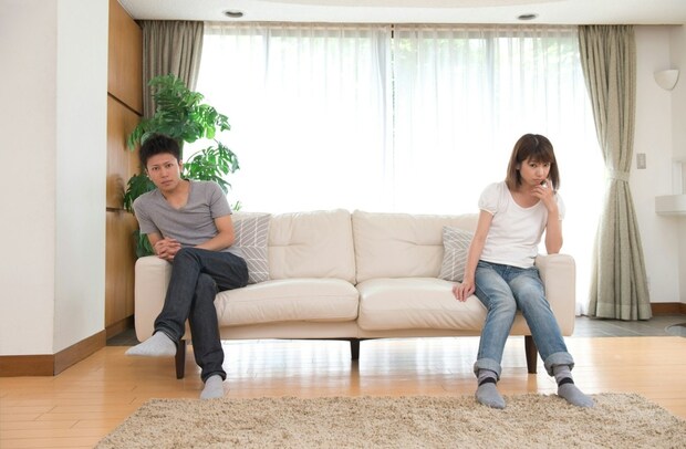 夜の誘い拒否で「妻の誕生日も無視」→私が謝るべき?妻の悩みに「私は譲らない」「外で済ませては?」
