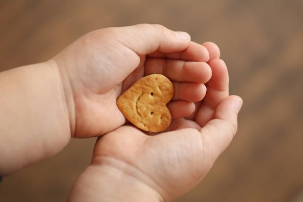 1人遊び中の3歳児→ママをキュンとさせる【破壊力がすごい一言】に11万いいね「かわいすぎて無理」