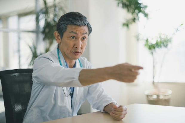 院長　怒り