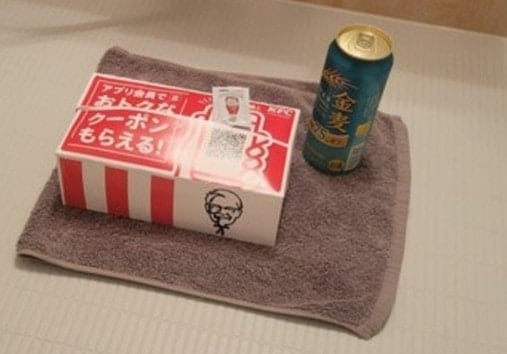 【なぜ？】風呂場に置かれたフライドチキンとお酒→理由に18万いいね「この隔離は仕方ない」