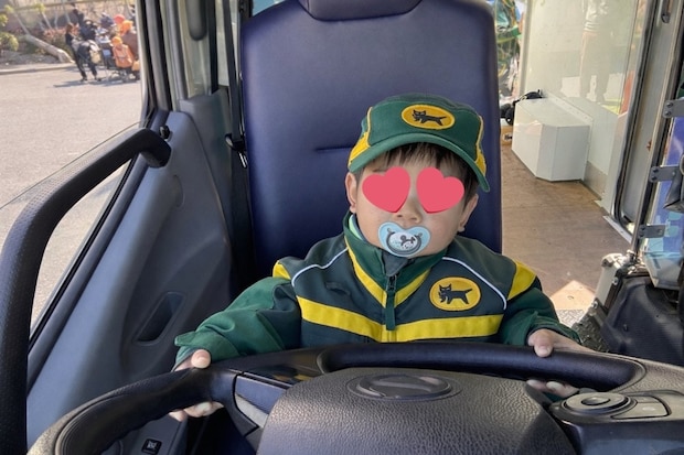 【ヤマト運輸】ファンの2歳児→配達員体験した写真に1.1万いいね「めっちゃ素敵」「これは良い経験」