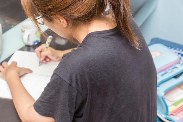 学年末の連絡帳「たった一行に救われる」→小学校教員の投稿に1400いいね「来年は書きたい」