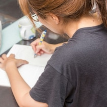 学年末の連絡帳「たった一行に救われる」→小学校教員の投稿に1400いいね「来年は書きたい」