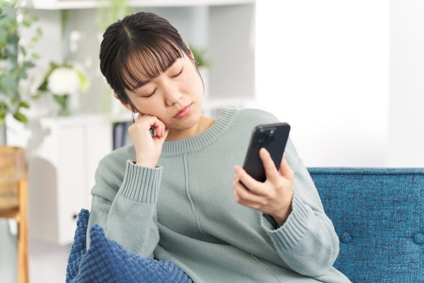 メッセージ　悩む　主婦　スマホ