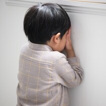 「仲良くできないって」仲間外れにされた息子→陰湿ママ友を許せない｜他人の夫をタダ働きさせるママ友