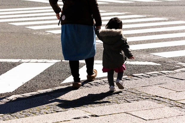 幼児が信号機の“変化”を目撃して衝撃のリアクション→「この世のしくみ」に気づいた瞬間に2.5万いいね