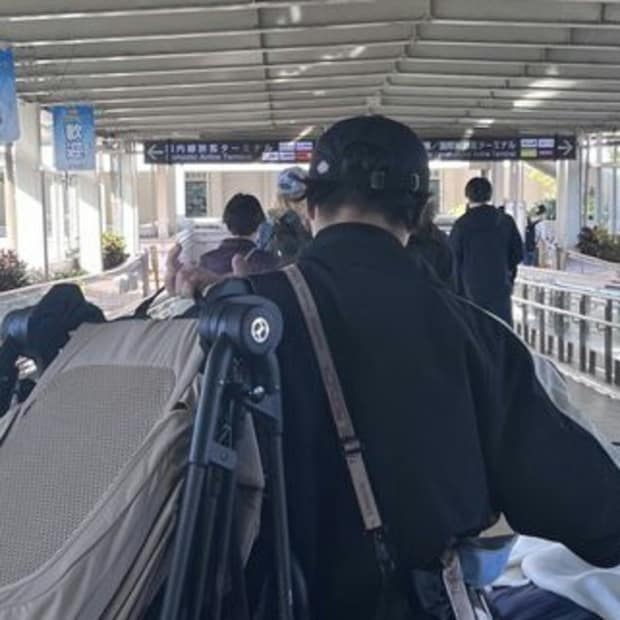 5泊分の荷物をたった1人で…！夫の【惚れ直す後ろ姿】に2.8万いいね「男の中の男」「夫の鑑」