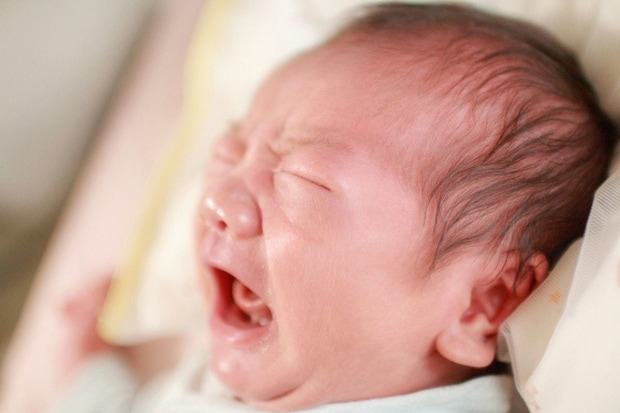 生後2か月児の大泣き→原因は…ママを笑わせたパパの考察に9000いいね「旦那さん面白い」