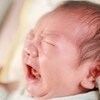 生後2か月児の大泣き→原因は…ママを笑わせたパパの考察に9000いいね「旦那さん面白い」