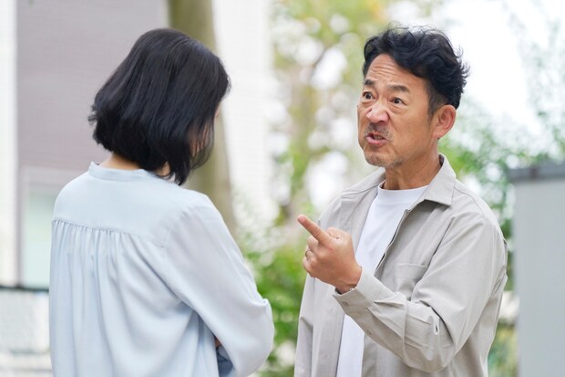 外　女性　喧嘩