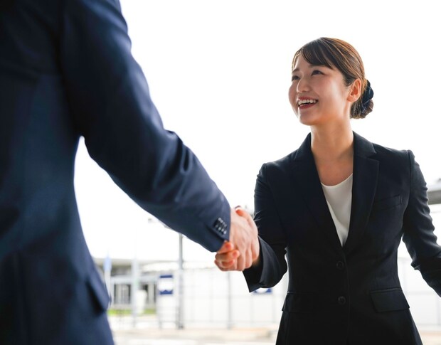 最高の職場に現れたのはかつての仲間!訪れるのは平穏か、それとも...|SNSで誹謗中傷する同僚