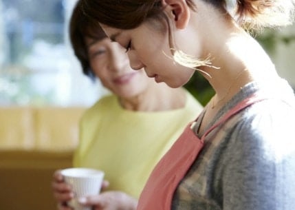 再会の違和感。「仕事は…まあ、適当に」15年ぶりの親友。笑顔の裏で濁された"不自然な空白"｜職業を隠す友人