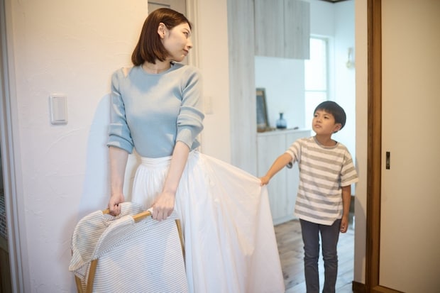 お母さんは座らずに家事をするから…→母と会話する手段の思い出に3.3万いいね「泣きそう」