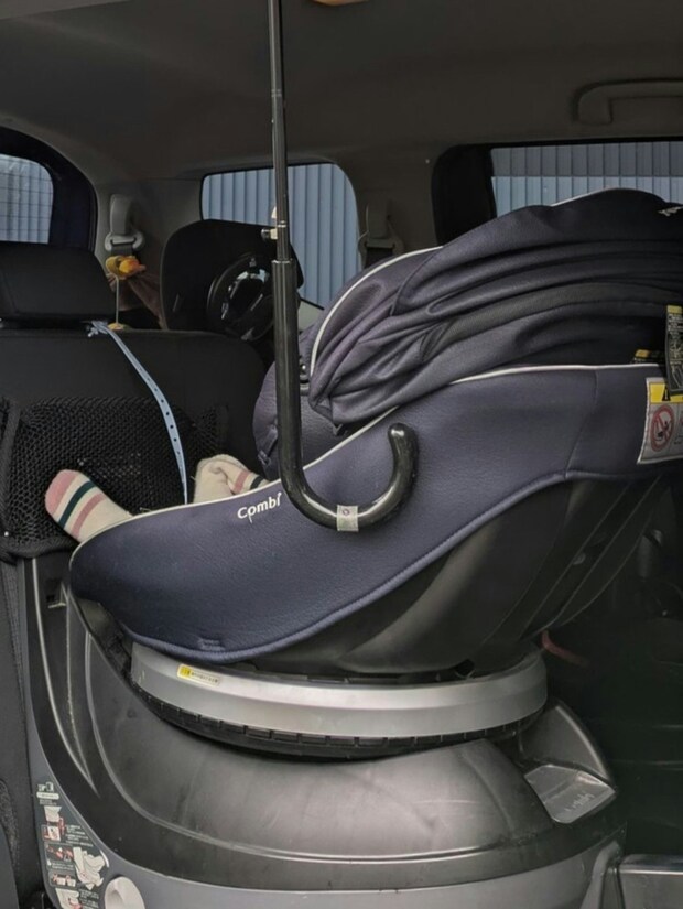【ダイソー】雨の中で車送迎→チャイルドシート乗車の神グッズに7千いいね「買います」「素晴らしい」