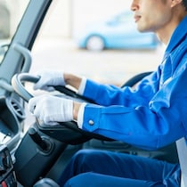 「おじいさんを座らせてあげて」優しいバス車内放送→投稿者が語る【オチ】に5千いいね「最後の一行ｗ」