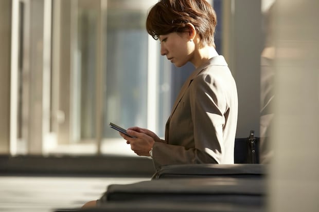 スマホ　女性