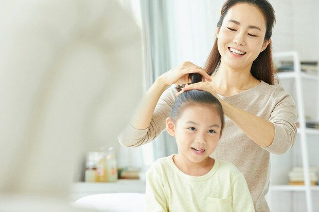 パパには暗号にしか聞こえず?ヘアアレンジへの【娘の要求】に2万いいね「確かに呪文」「うちの夫も混乱」