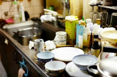 布団にカビ！足の踏み場もない部屋！里帰りした実家は汚部屋になっていた｜汚部屋実家と決別した話