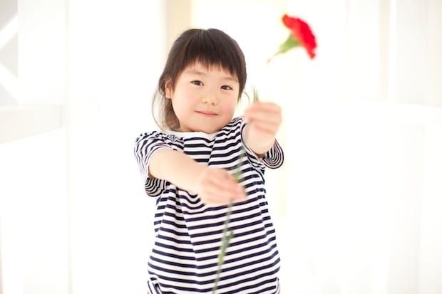 お小遣いで1本のカーネーションを。娘からのサプライズに3.4万いいね「素敵な幸せのお裾分け」