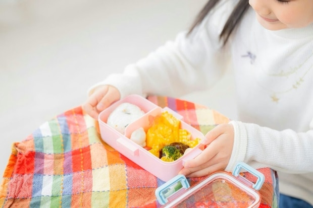 「めちゃくちゃ怖い話します」園の遠足写真に映る“ゾッとするもの”→母たち反応「めちゃ怖」「ガン見」