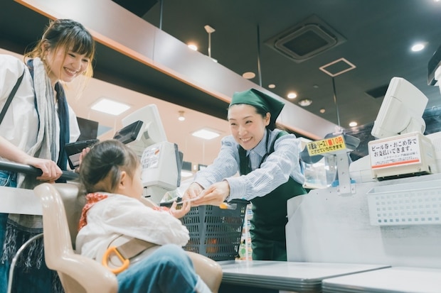 スーパー店員の神対応は「業務」それとも「人柄」？育児中の切実な感謝に4000いいね「店員側も嬉しい」