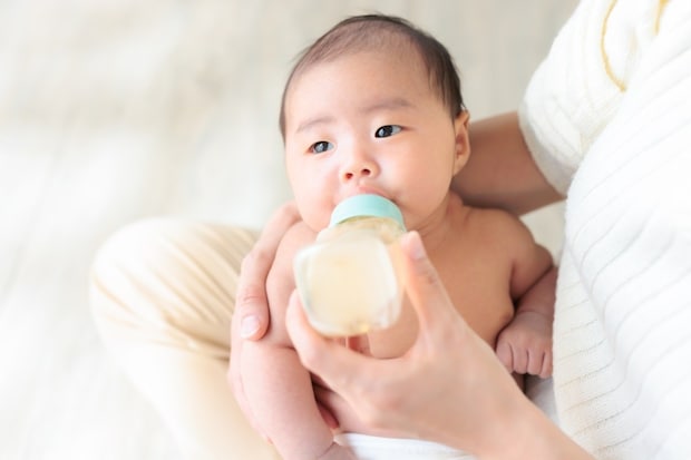 「授乳すると9割寝落ちする」赤ちゃんの尊い生態→「置くと7割泣く」現実に1.6千いいね「尊すぎる」