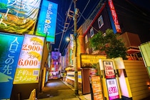 ラブホ前で夫と不倫女を目撃した女性→電話受け「すぐに行く」駆け付けた“最強の助っ人”がすごい