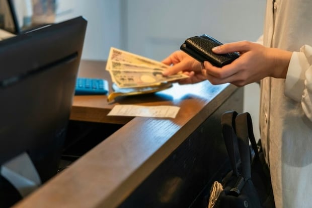 【覚えておきたい】レジ業務で「お金をすぐレジに入れない」理由に1万いいね「鉄則」「お互いのため」