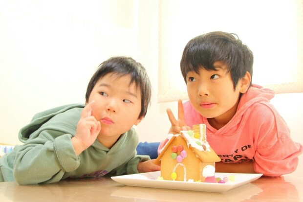 【非常識】毎回お土産なし？図々しいママ友にモヤつく声に「私ならお茶だけ出す」「モヤりますね」
