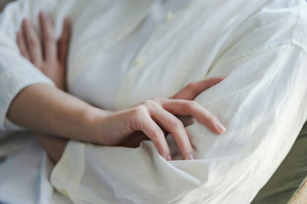 女性　怒る