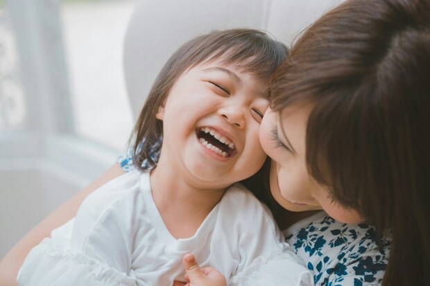 【尊すぎ】4歳児の突然の「コックポーン」に1万いいね「可愛いwww」「ずっと見ていたい」