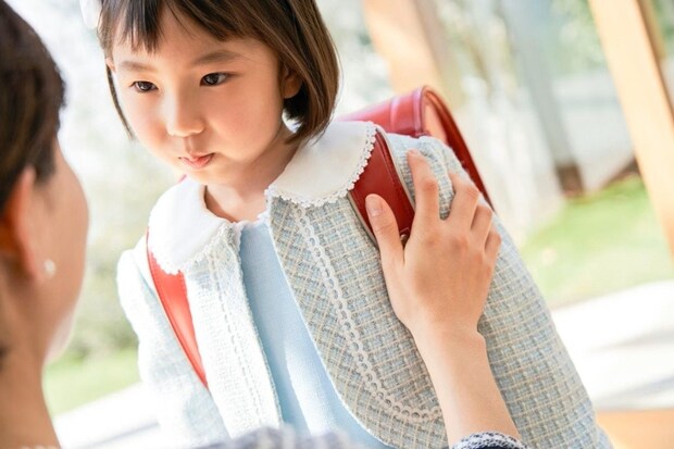 「私、眉毛つながってる?」コンプレックスかと思いきや→娘の斜め上な発想に6万いいね「まさかのw」