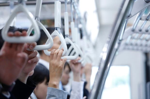 満員電車で倒れた女性を救う【神連携プレー】がXで話題→救命講習で習った「助けの呼び方」に注目が集まる
