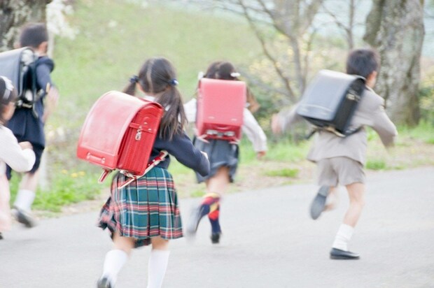 子どもたちを見守る町内、お爺さんの愛ある一喝に3,800いいね「素敵」「めっちゃ良いおじいさん」