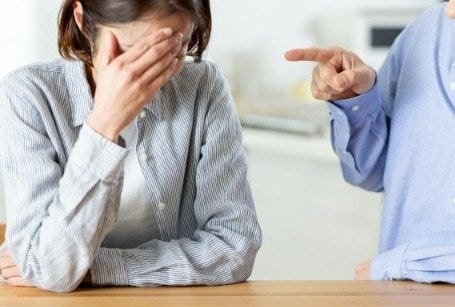 DV夫の支配から逃れたい！夫からの搾取の始まり｜メルレがバレて離婚騒動になった話